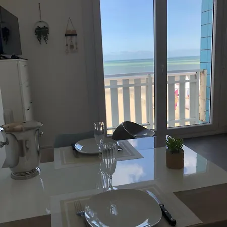 Sur La De Malo Les Bains Vue Dunkirk